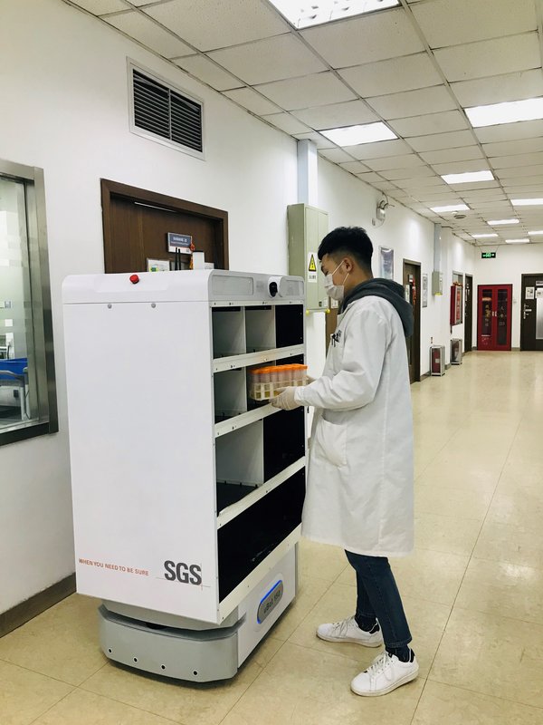 SGS推出實驗室自動物流系統機器人